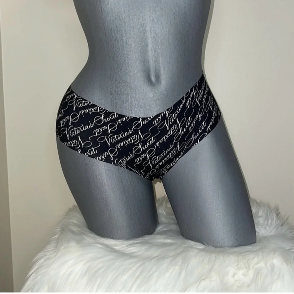 VICTORIAS SECRET NO-SHOW SEAMLESS CHEEKY PANTY UNDERWEAR. NWT